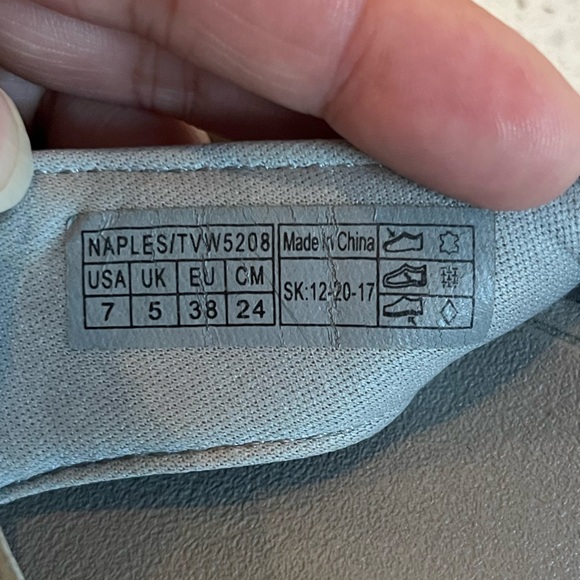 Vionic Naples Size 7 sandals - Picture 3 of 4